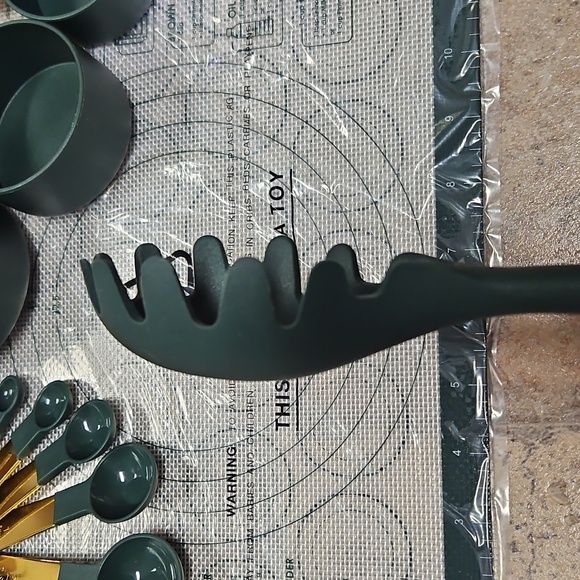 Thyme & Table Utensils And Baking Items - Picture 7 of 10